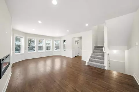Living - 10011 S Carpenter St, Chicago, IL 60643 photo 1 of 3