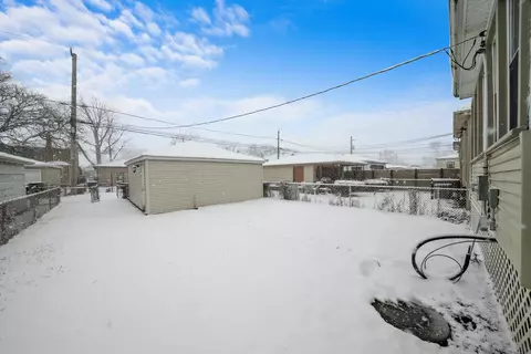 Exterior - 10011 S Carpenter St, Chicago, IL 60643 photo 3 of 4