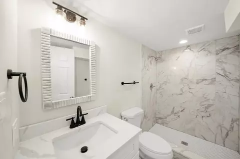 Bath - 10011 S Carpenter St, Chicago, IL 60643 photo 4 of 4
