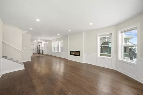 Living - 10011 S Carpenter St, Chicago, IL 60643 photo 2 of 3