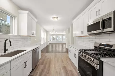 Entry Way - 10011 S Carpenter St, Chicago, IL 60643 photo 1 of 4