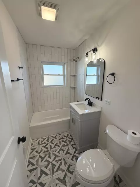 Bath - 1429 Atwood Ave, Berkeley, IL 60163 photo 1 of 3