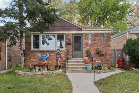 2317 Bradley Pl, Evanston, IL 60202