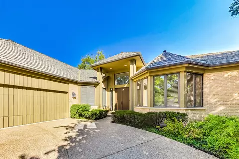 1695 Snapdragon Ct, Highland Park, IL 60035