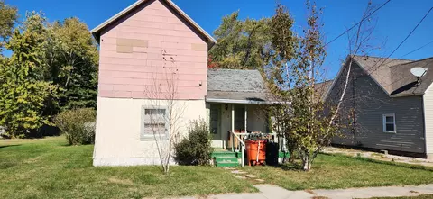 812 W Blackwood St, Sullivan, IL 61951