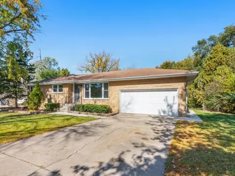 536 E Dundee Rd, Palatine, IL 60074