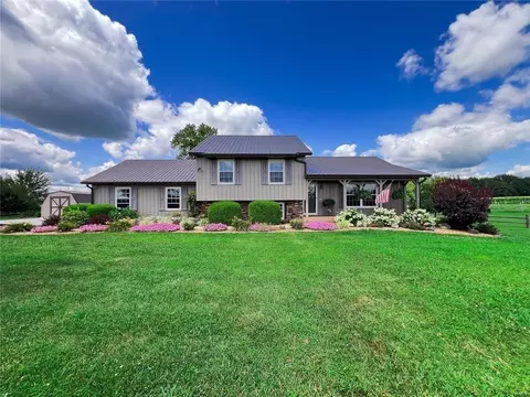 3083 2150 St, Beecher City, IL 62414