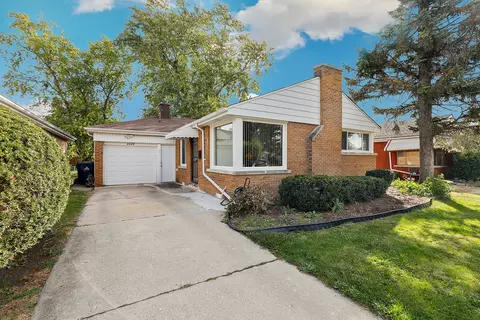 8945 S Utica Ave, Evergreen Park, IL 60805