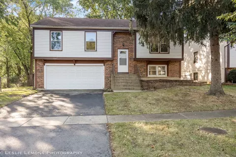 1583 Andover Ave, Saint Charles, IL 60174
