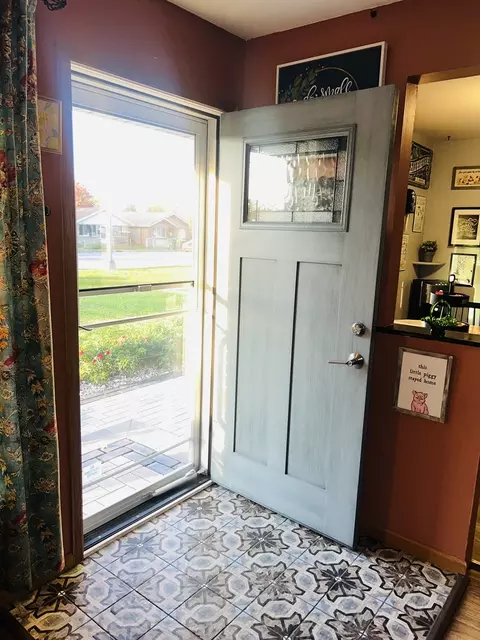 Entry Way - 5213 State Rd, Burbank, IL 60459 photo 1 of 1