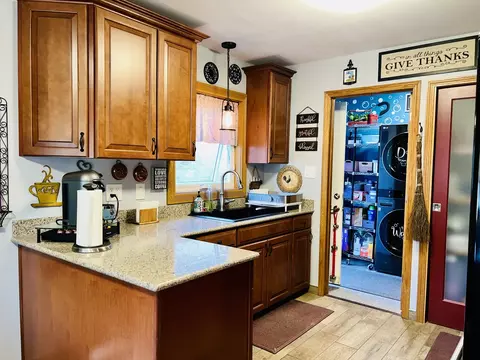 Kitchen - 5213 State Rd, Burbank, IL 60459 photo 3 of 6