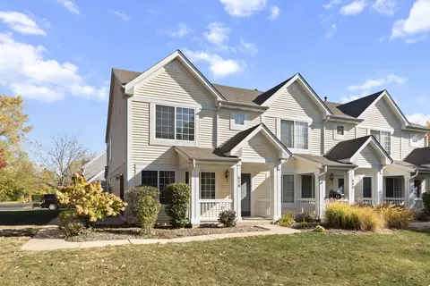 678 Lincoln Station Dr #678, Oswego, IL 60543