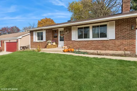4808 Chesterfield Dr, Mchenry, IL 60050