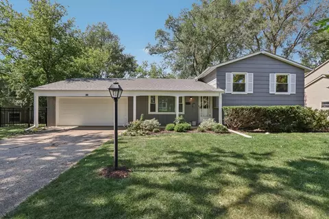 910 Wayne Ave, Deerfield, IL 60015