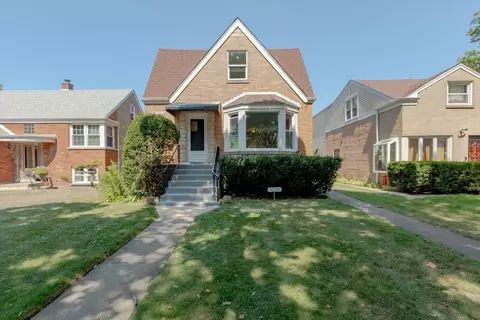 5220 Davis St, Skokie, IL 60077