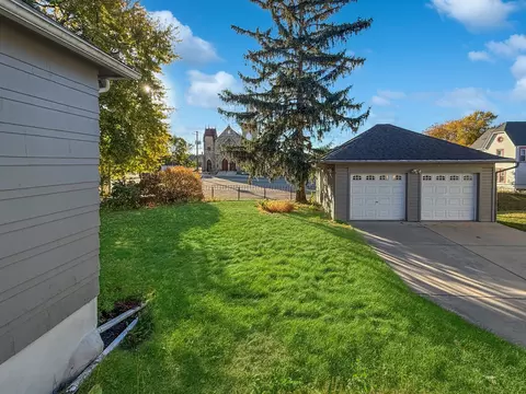618 S Carroll Ave, Freeport, IL 61032 photo 3