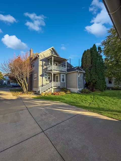 618 S Carroll Ave, Freeport, IL 61032 photo 2