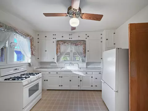 618 S Carroll Ave, Freeport, IL 61032 photo 11