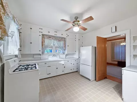618 S Carroll Ave, Freeport, IL 61032 photo 13