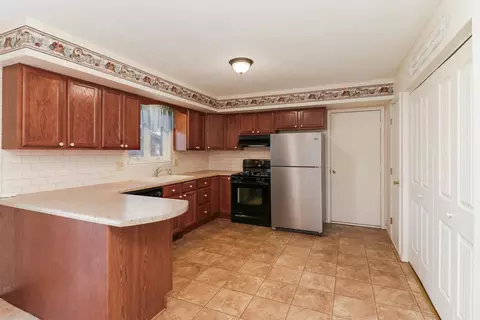 1908 Marzel Dr, Bloomington, IL 61701 photo 2