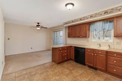 1908 Marzel Dr, Bloomington, IL 61701 photo 3