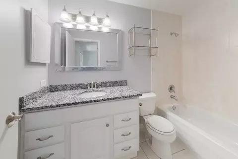 790 W Appletree Ln, Bartlett, IL 60103 photo 22