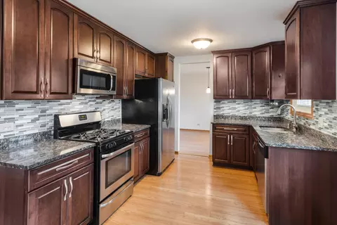 790 W Appletree Ln, Bartlett, IL 60103 photo 9