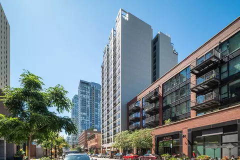 1212 N Wells St #1701, Chicago, IL 60610
