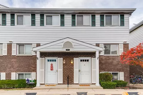 551 W Park Ave #A, Libertyville, IL 60048