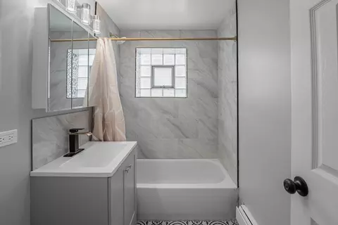 Bath - 4030 Joliet Ave #2, Lyons, IL 60534 photo 2 of 2