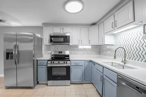 Kitchen - 4030 Joliet Ave #2, Lyons, IL 60534 photo 4 of 5