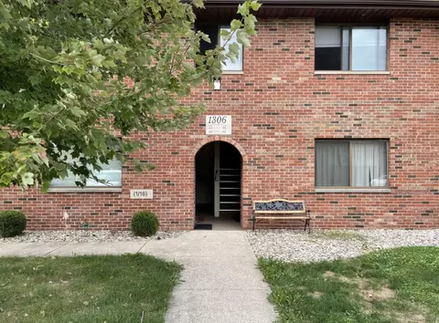 1306 Christopher Cir #2, Urbana, IL 61802