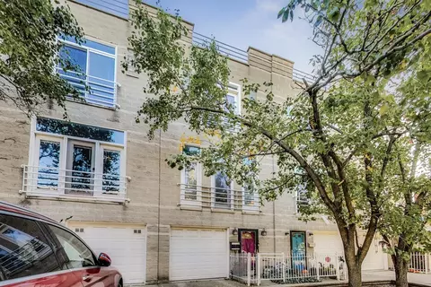 2207 W Ohio St, Chicago, IL 60612