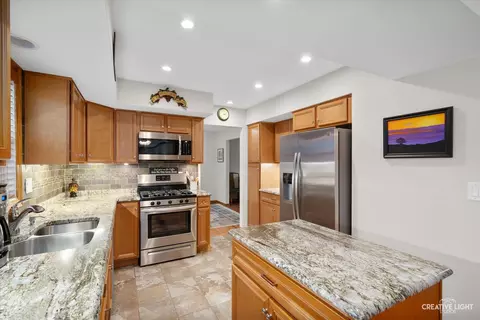 2050 Savannah Rd, Elgin, IL 60123 photo 3