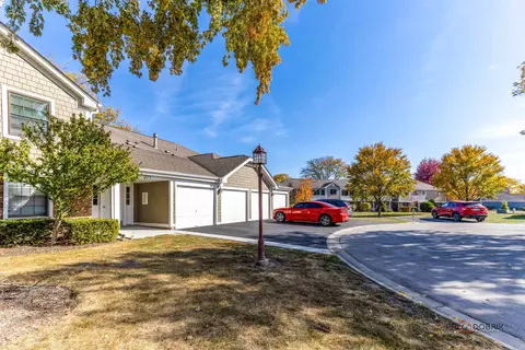 271 Middlebury Ct #C2, Schaumburg, IL 60193