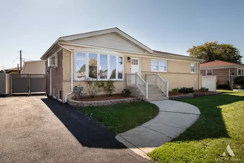 7113 W 85th St, Burbank, IL 60459