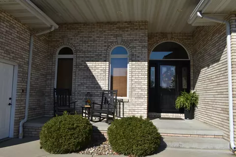 Exterior - 315 E 8th St, El Paso, IL 61738 photo 2 of 4