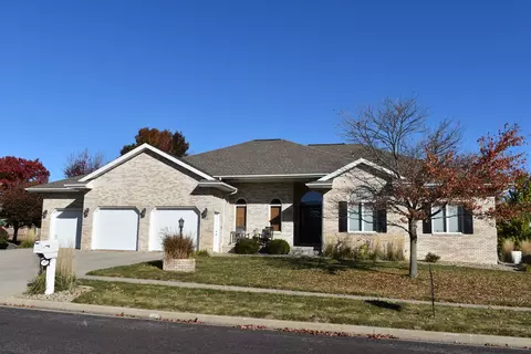 315 E 8th St, El Paso, IL 61738