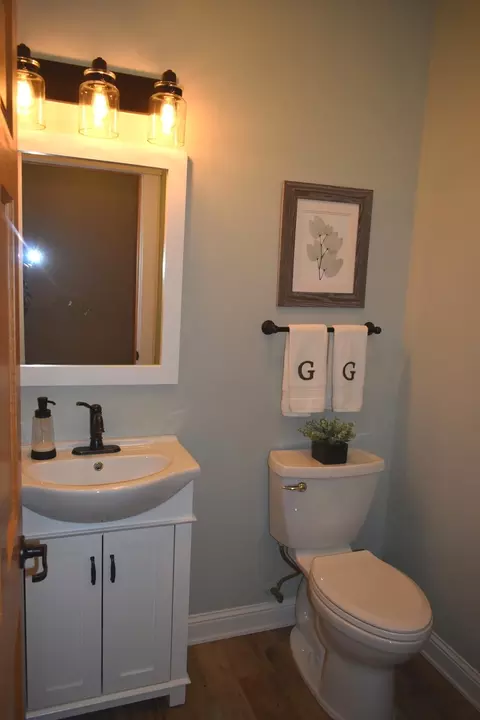 Bath - 315 E 8th St, El Paso, IL 61738 photo 1 of 4