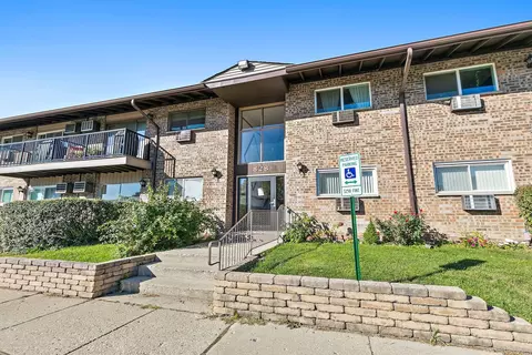 828 E Old Willow Rd #114, Prospect Heights, IL 60070