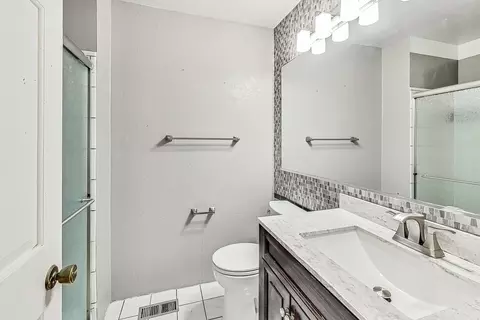 Bath - 127 Wallace St, Bartlett, IL 60103 photo 2 of 3