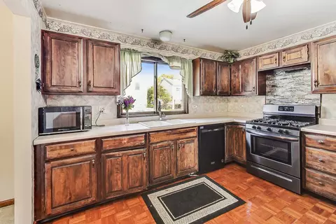 Kitchen - 127 Wallace St, Bartlett, IL 60103 photo 2 of 3