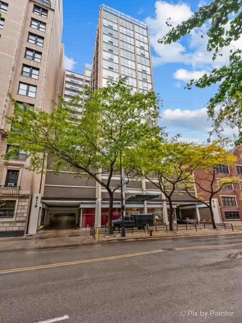 3110 N Sheridan Rd #1808, Chicago, IL 60657