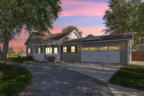 8967 N 4000e Rd, Manteno, IL 60950