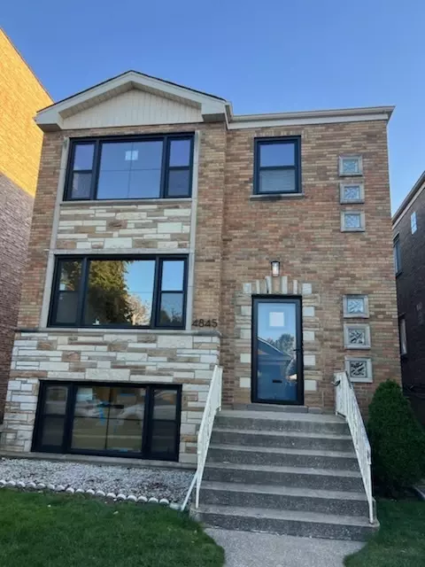 4845 W Roscoe St, Chicago, IL 60641