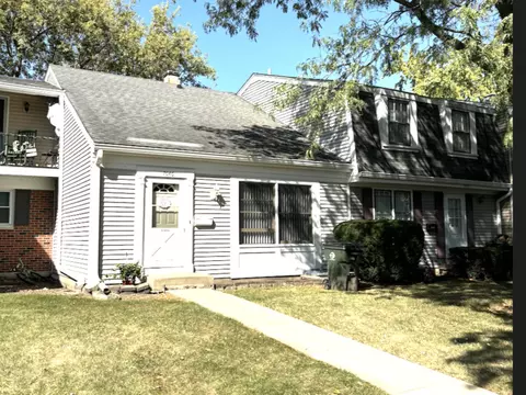 7646 Manchester Mnr, Hanover Park, IL 60133