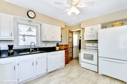 616 S 3rd St, West Dundee, IL 60118 photo 10