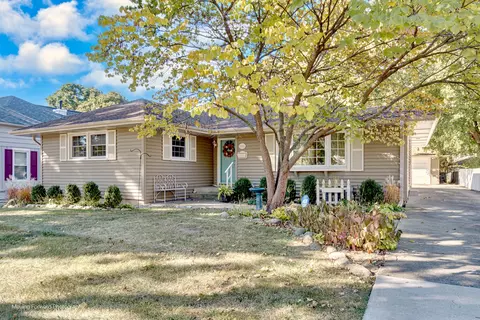 616 S 3rd St, West Dundee, IL 60118 photo 2