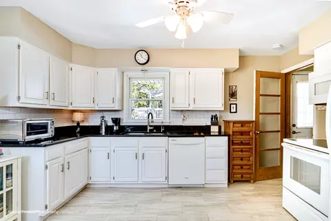 616 S 3rd St, West Dundee, IL 60118 photo 9