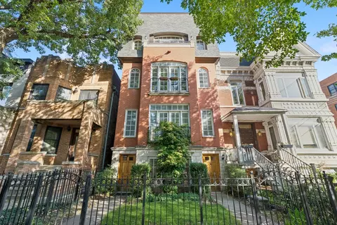 816 W Oakdale Ave #2, Chicago, IL 60657